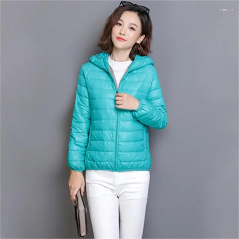 Płaszcze damskie 2022 Zimowy styl mody 10 kolorów 5 jardów Krótki luźne z kapturem Lekkie ciepłe, ciepłe bawełniane trend żeński