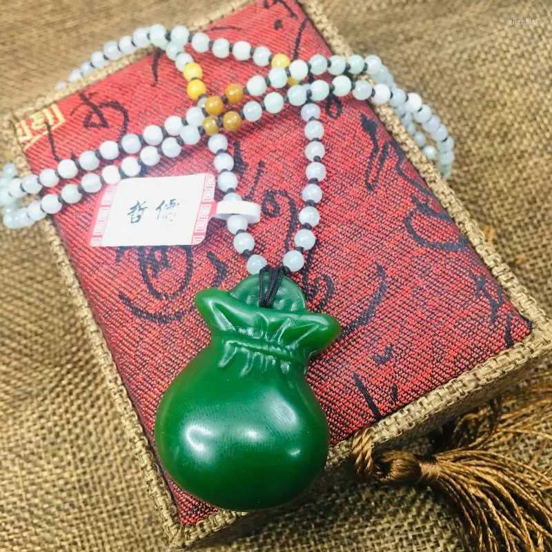 Collane con ciondolo GIADA naturale verde intagliato buona fortuna benedizione con piccolo maglione a catena con perline a tre colori