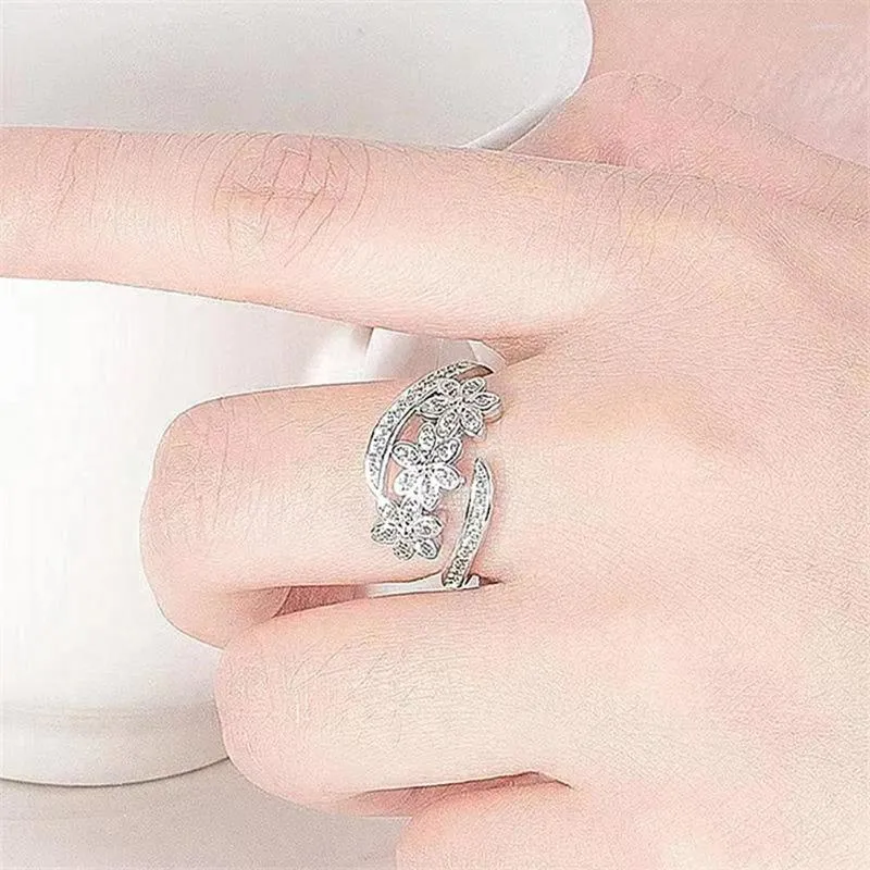 Trouwringen romantische zilveren kleur voor vrouwen prinses voorgesteld huwelijk kubieke zirkonia bloemen ontwerp ring bruids sieraden geschenken