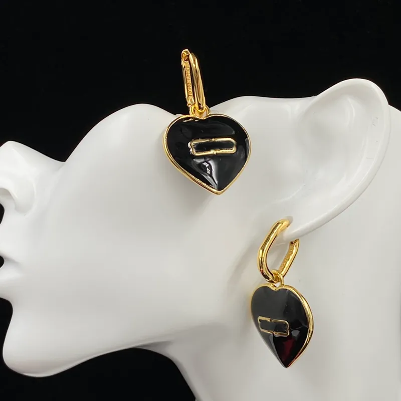 Mode Femmes Designers Stud Lettres D'or Boucle D'oreille S925 Boucles D'oreilles Goujon Amour Forme Femmes Designer Goujons En Métal Marque B22111807