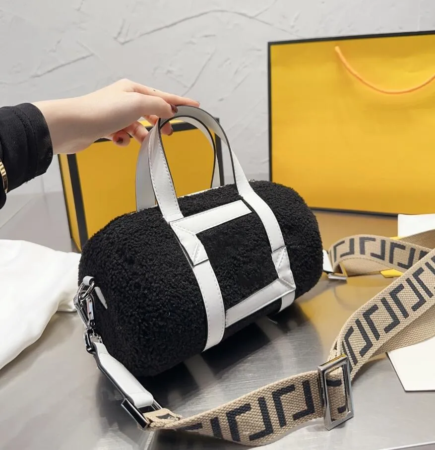 Winter Plush Barrel-shaped Shoulder Bags Retro Leisure Handbags Fashion Luxurys Women Handbag Designers Bag Simple Cross Body Pillow Packet