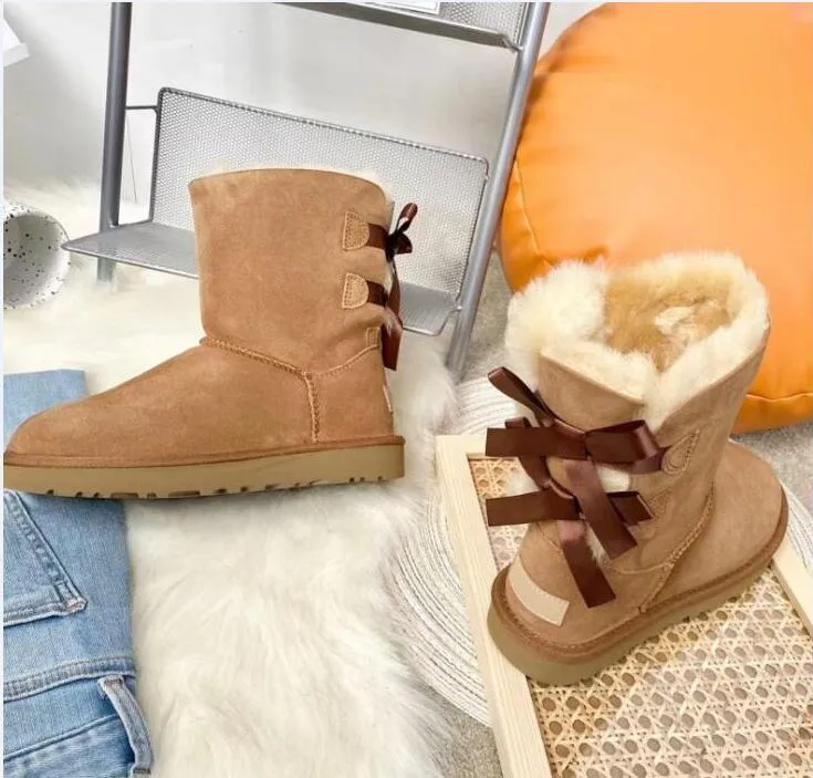 Australien Kvinnor Klassiska varma stövlar Designer snöstövlar Vinter australiensisk känga Mode Platt klack Klar Mini plysch Bottes toffel 35-42