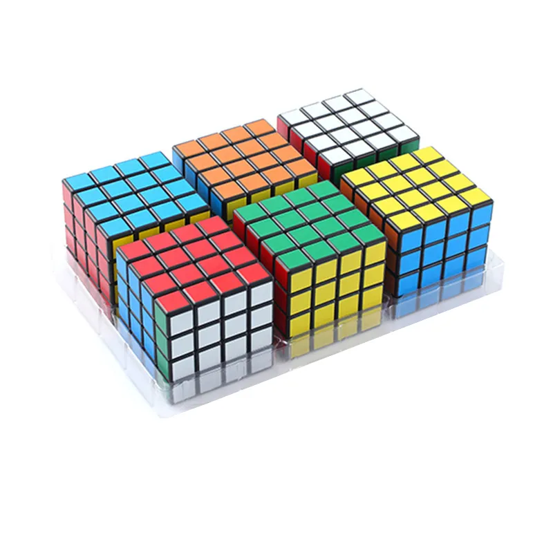 Vente en gros Magic Cube Puzzle Style Fumer Herb Broyeurs De Tabac Avec 4 Pièce Métal Broyeur Broyeur À Main 60mm Diamètre Coloré