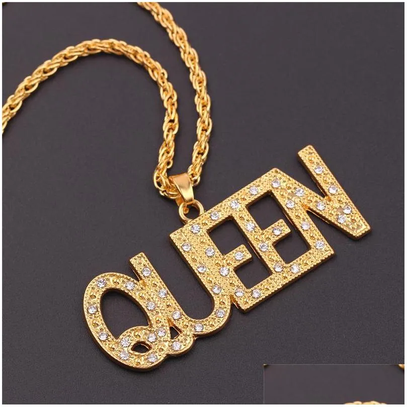 Collane con ciondolo Collane con ciondolo croce di diamanti per uomo Donna Strass di cristallo Re Regina Lettera Charms Moda Oro Hip Hop Ebreo Dhlh9