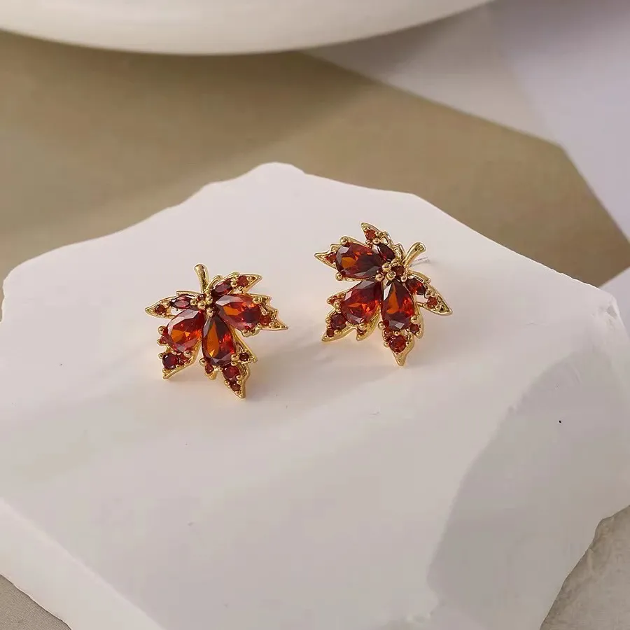 Lustre pendant d'automne Sensens, feuille d'érable rouge, moins pleine de diamants, boucles d'oreilles en Zircon rouge, boucles d'oreilles rétro simples