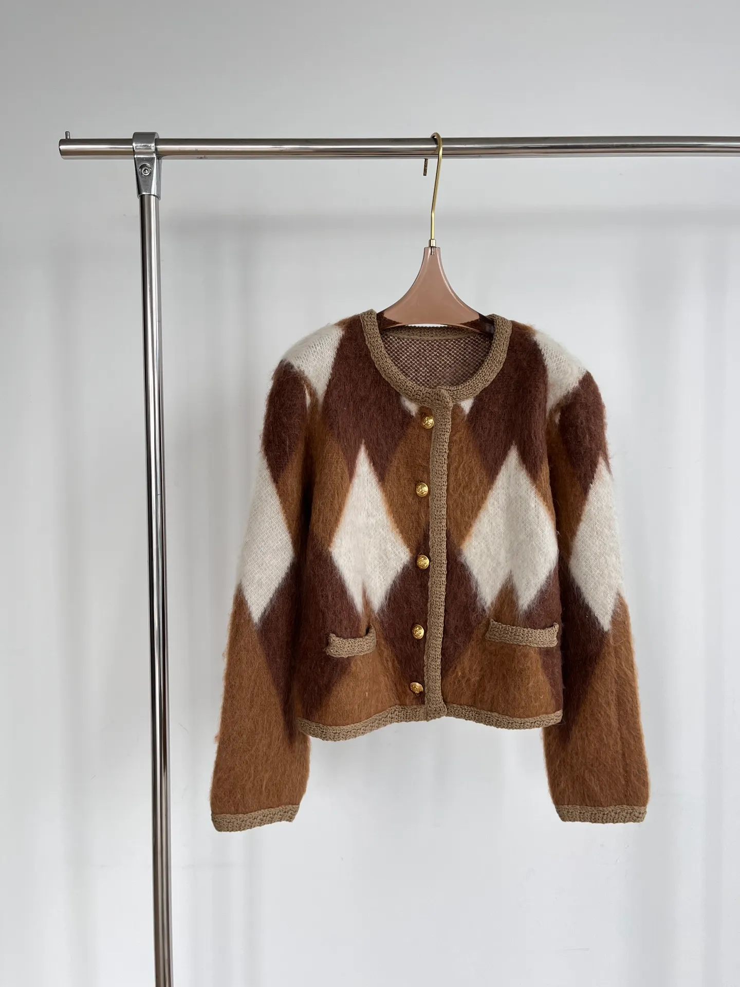 Женские свитера 2022 Европейский модный бренд осень и зима новый тяжелый мохер алмаз контраст круглый шее кардиган