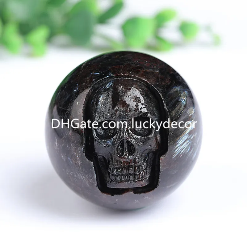 Skull Carving Arfvedsonite Garnet Gemstone Sphere Arts and Crafts Fantastisk skärmprov Natural Astrophyllite Fireworks Quartz Rare Crystal Ball Collection