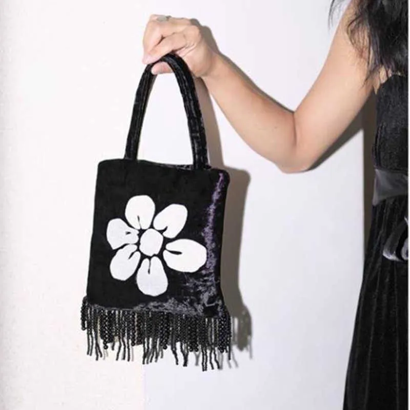 HBP Totes Evening Bags Korean Designer Brand Beaded Tassel Bag Embroidery Flower Velvet Handbag Fashion Texture Lady Small Bag 221116