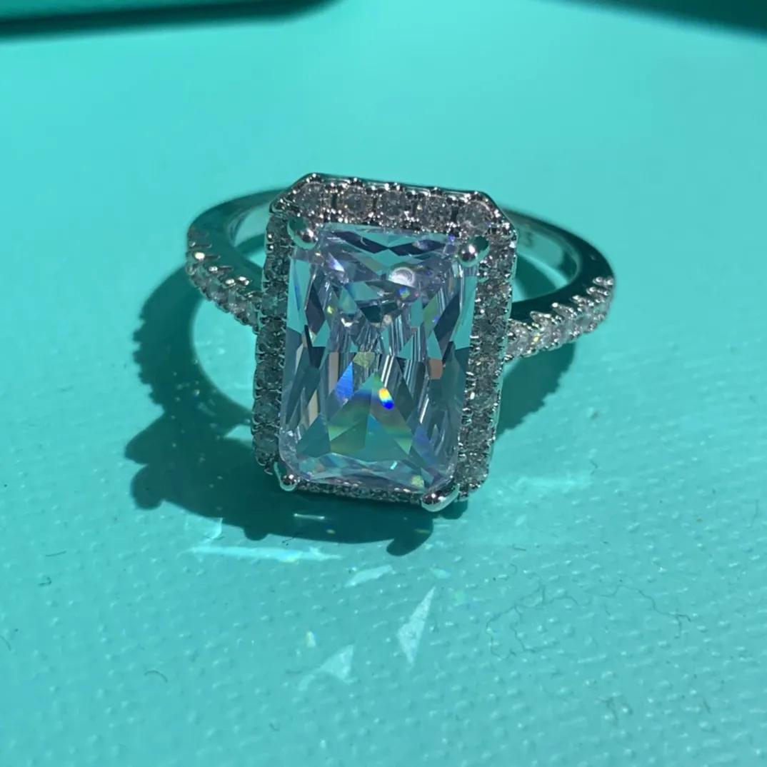 Luxury Designer Ring for Women Square Shape Diamond Jewelry Fashion Casual Valentine's Day Gift Wedding Dinner Good Nice30Uu