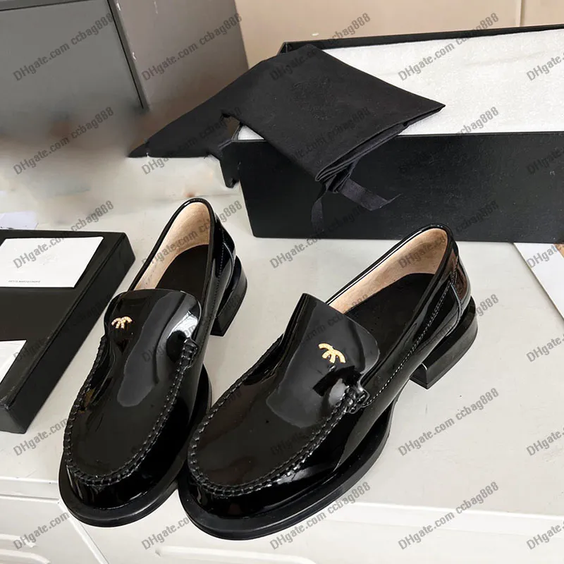 Dames retro zwarte kleding schoenen ronde tenen loafers dikke lage hakken koehid lederen lak lederen gewatteerde textuur feex peal casual sandalen zachte slip-on met jurken