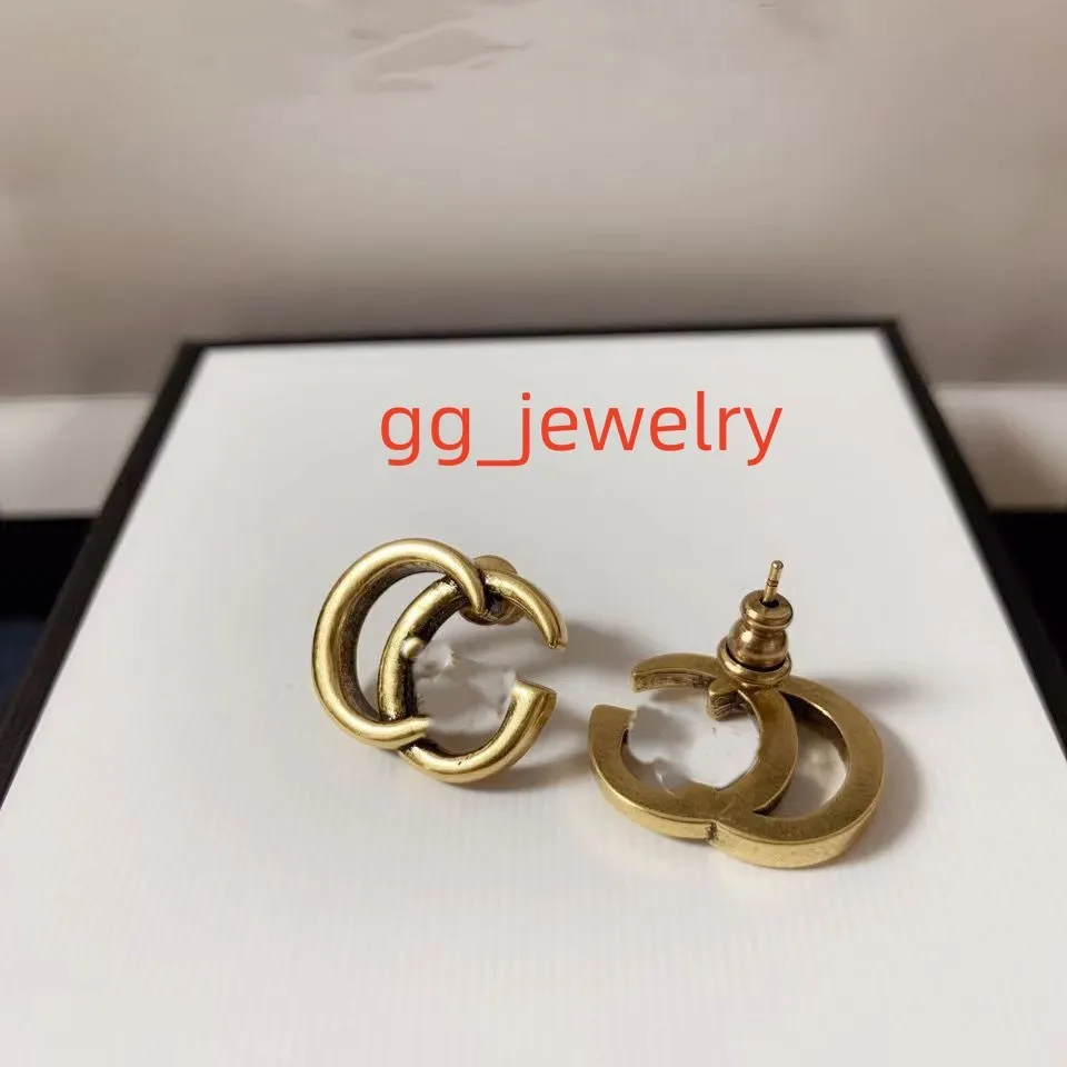 Boucles d'oreilles classiques pour femmes boucles d'oreilles en or à la mode Double G rétro lettre creuse boucles d'oreilles boîte à bijoux de fête de personnalité