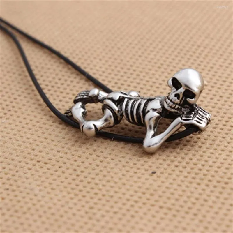 Pendant Necklaces Vintage Skull Necklace For Men Women Retro A Lying Baby Skeleton Zinc Alloy Gothic Jewelry Fashion Party Gifts