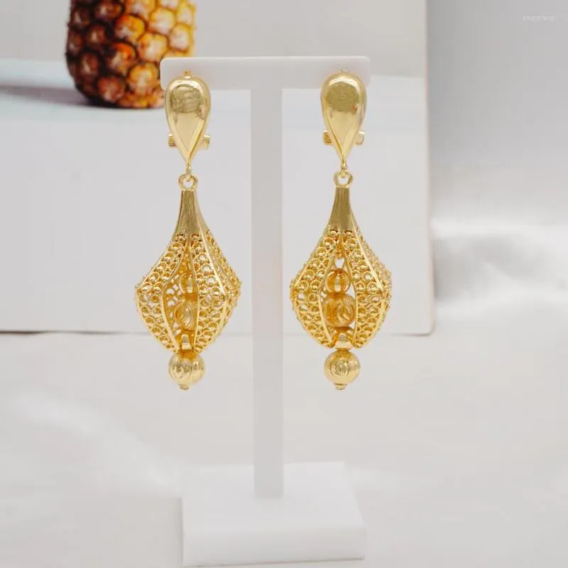 Boucles d'oreilles pendantes géométriques pour femmes, bijoux de fête en losange creux, cadeau doré, tendance, longues, 2022