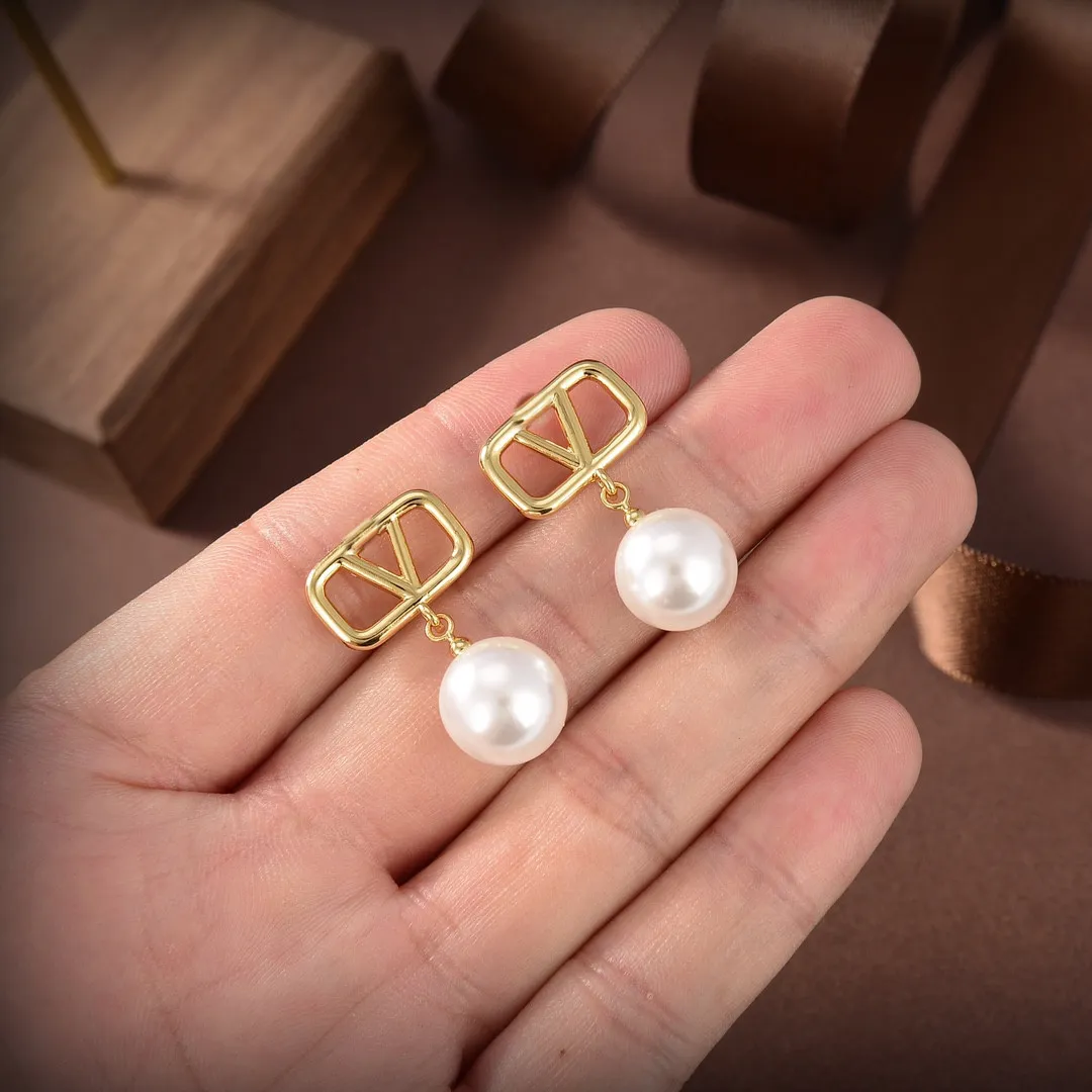 Pendientes Diseñadores para Women Stud Luxury Gold Heart Shape Pearl Crystal Gold Double V Carta 925s Joyas de plata Classic 1594123