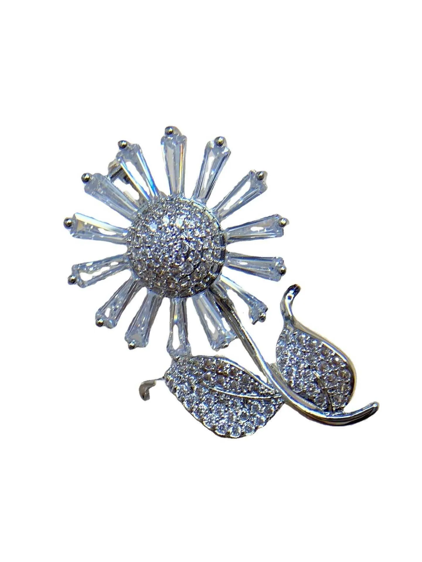Broche de tournesol exquise Fashion Fashion Fashion Zirconium Diamond Pintion haut de gamme Pin Pin Pin de broche