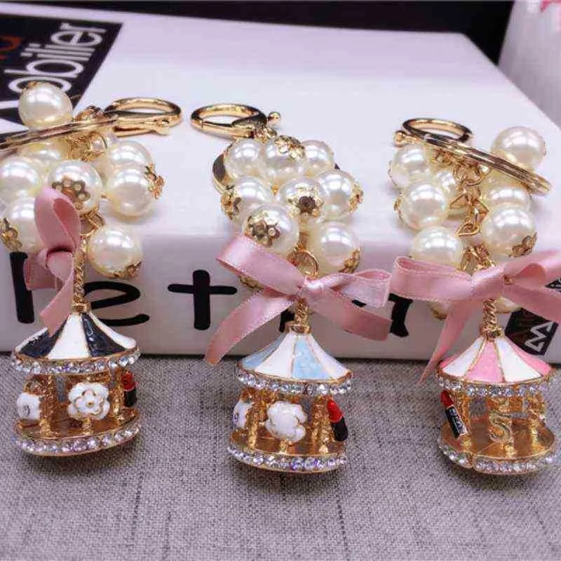 Keychains New Creative Fashion Carousel Chain Chain Personality Trend Pérola Charm Chain Key Lady Bag fofo Telefone celular Pingente Chain T220909