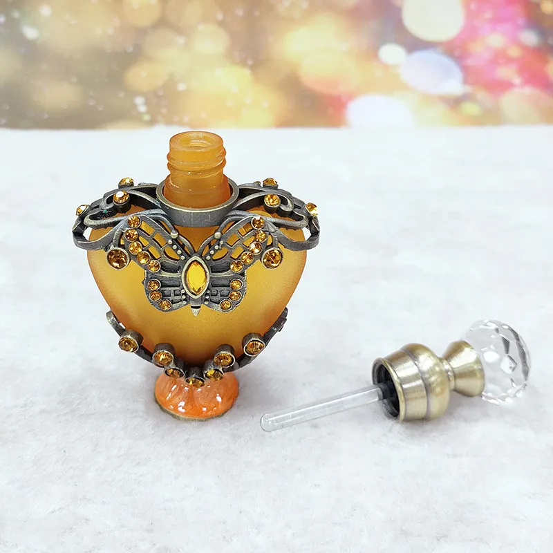 20 X 10 ml Vintage Coeur Forme Métal Bouteille De Parfum Élégamment Huiles Essentielles Bouteille Artisanat Bouteille En Verre avec Compte-gouttes En Verre