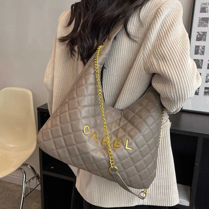 متاجر المصانع هي 95 ٪ من مبيعات التخليص Lingge Chain Bags Women 2023 New Fashion متعدد الاستخدامات الخريف والملمس الشتوي الملمس