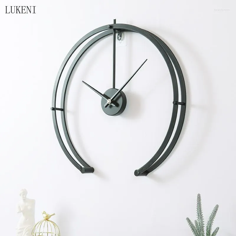 Orologi da parete Decorazione domestica di lusso nordica Semicerchio in ferro Orologio creativo Soggiorno Camera da letto 50 cm Decorazioni sospese