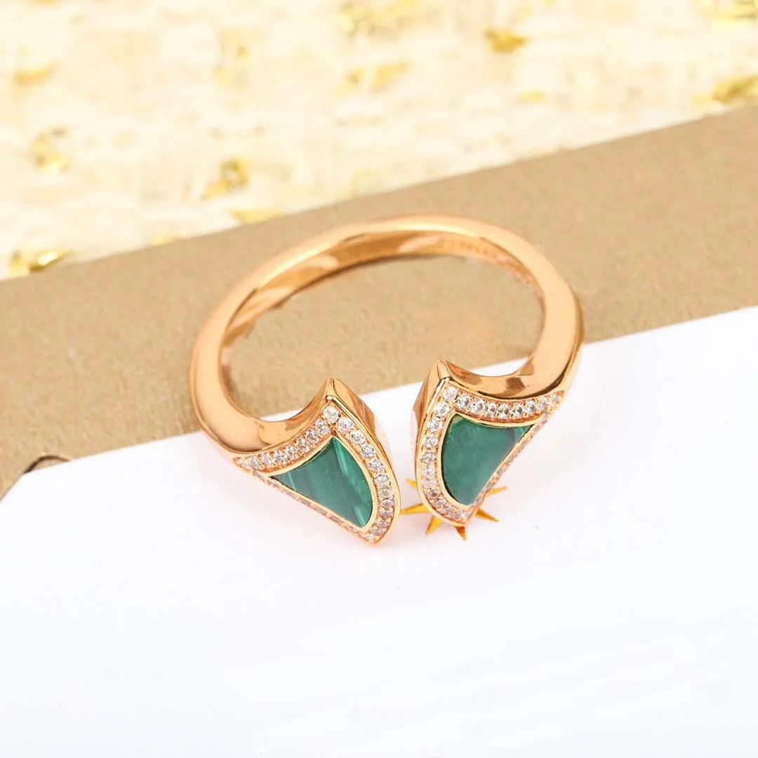 2022 Luxuriöser, hochwertiger Charm-Ring mit Diamanten und weißen Muschelperlen aus grünem Malachit mit Kastenstempel PS4341