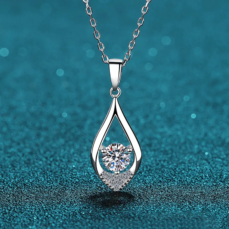 Pendanthalsband 925 Sterling Silver för kvinnor Tre klor 50 cent Diamond Water Drop Clavicle Chain Gift Jewelry 221119