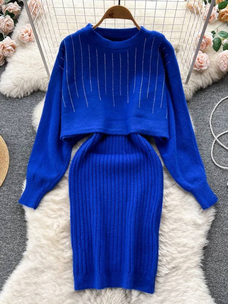 Двух кусочков DRES Осенний зимний темперамент сплошной набор юбки дизайн короткий вязаная блузя свитер.