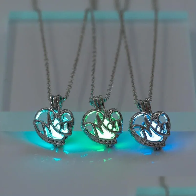 Pendentif Colliers Lueur lumineuse dans le coeur sombre maman collier bleu vert Fluorescence médaillon colliers Cage pendentif pour femmes filles Dhqy8