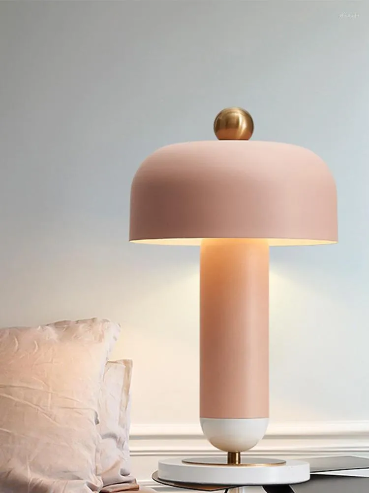 Lampes de table nordique moderne créatif lampe de chevet jolie fille Ins Simple décoration de la maison pour chambre salon enfants