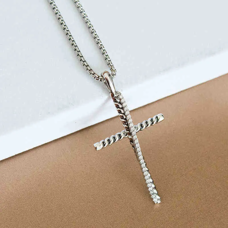 Women Diamond Necklace Cross Dy Mens Halsband Pendel Populära