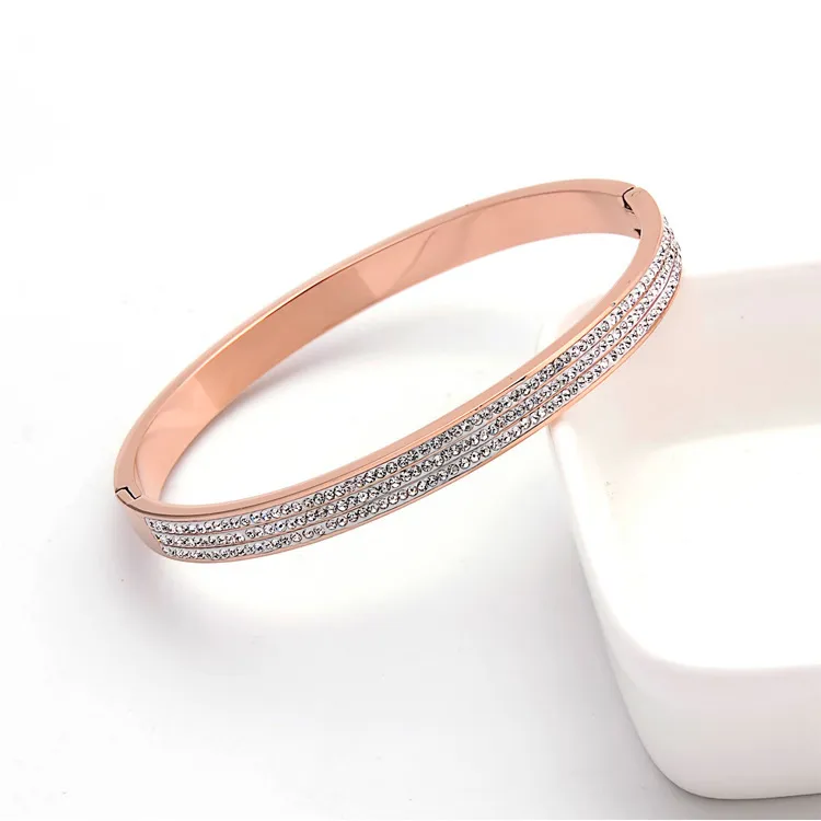 Bracelet en acier en titane diamant européen et américain Bracelet pour femmes plus de 300 bracelets ouverts de texture de lumière diamant ouverte