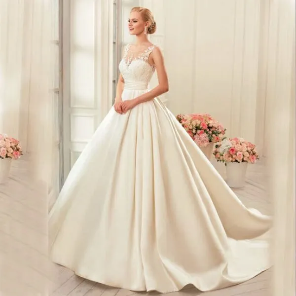 Vestidos de novia de encaje 2022 Sweetheart Ball Gowns Sparkly Crystal sexy Backless Cathedral Long Train de talla grande vestidos de novia de lujo