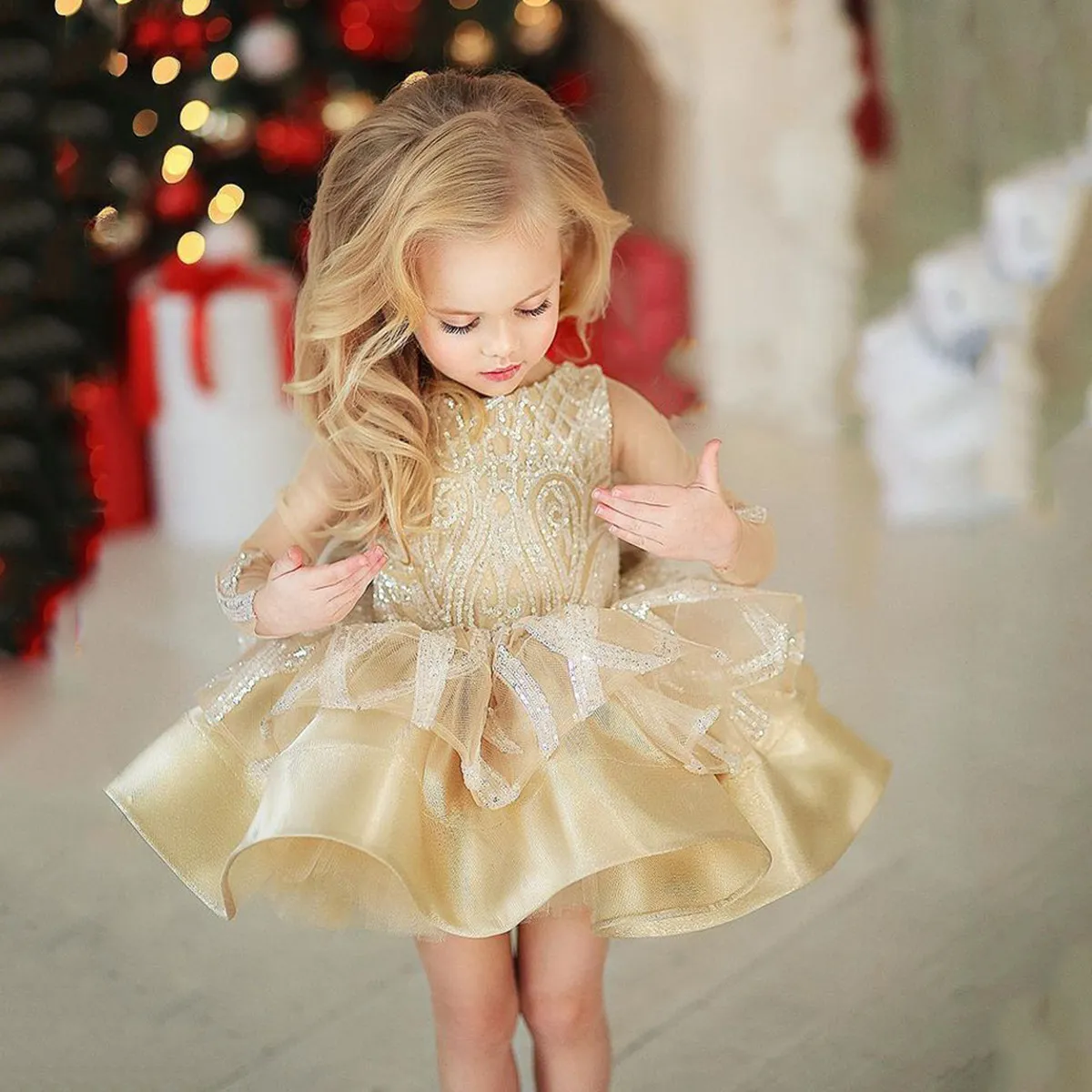 Vestidos de menina de champanhe Vestidos de mangas compridas lantejoulas pufos de crianças de concurso