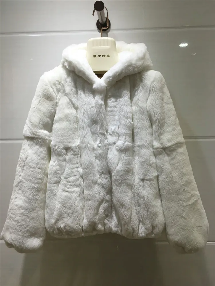 Femmes de fourrure Faux véritable manteau de fourrure de rex naturel réel femmes vêtements d'extérieur à capuche peau entière à manches longues style court Slim veste cap 221123