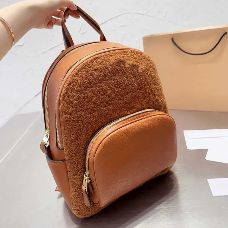 Designer Mochilas Backpack Backpack Bolsa de luxo Bolsa Mulheres Bolsa Plush de inverno Bola viajando bagagem de couro para bookbags 221111