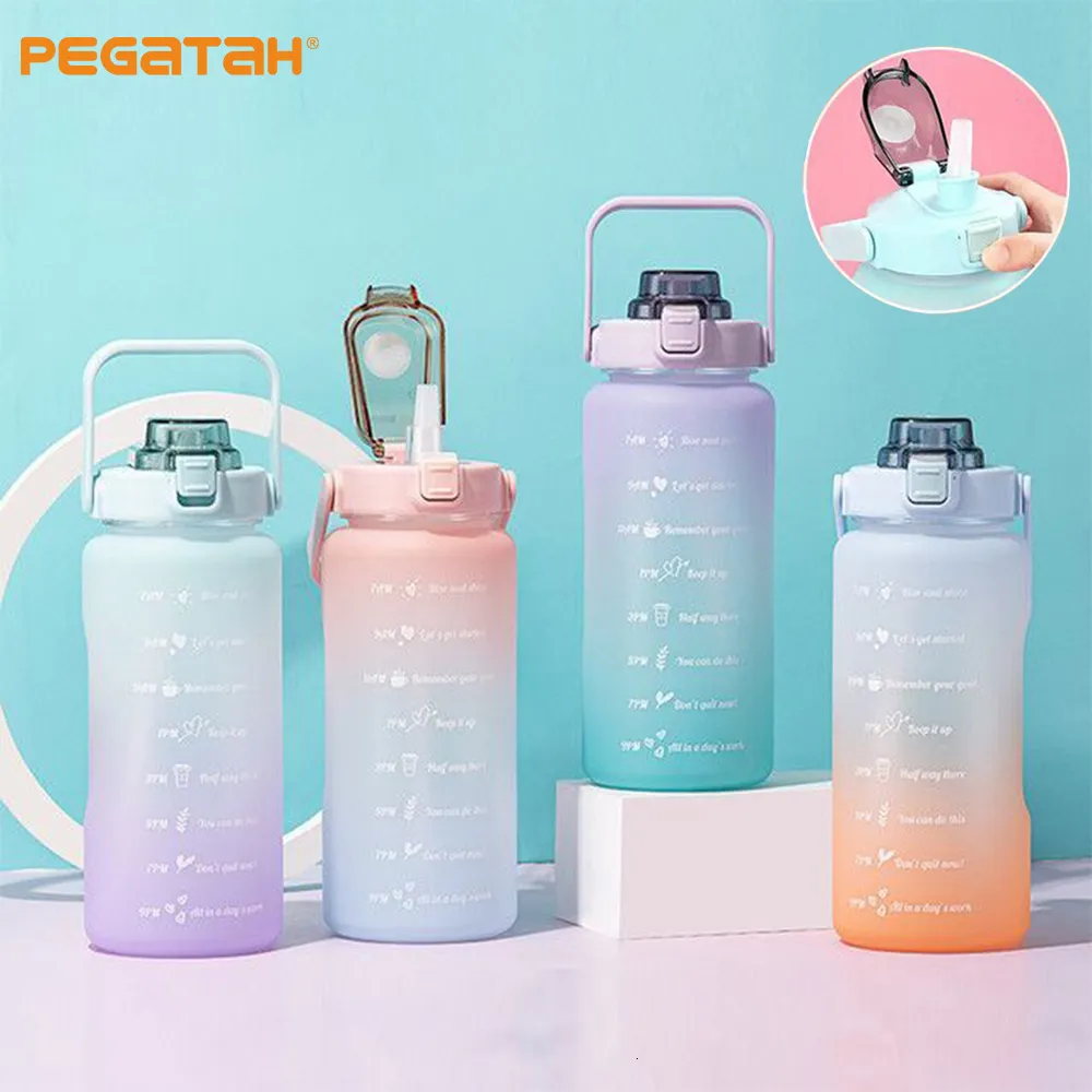 Garrafas de água 2l garrafa de grande capacidade com palha de alta qualidade gradiente de plástico copos de cor ao ar livre garrafa de esportes de chaleira 221122