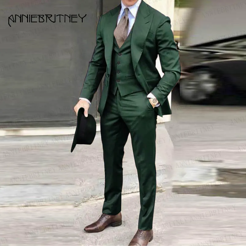 Costumes pour hommes Blazers Costume vert foncé 3 pièces Ensemble de mariage de bal pour smoking Slim Fit Costume de mariage de marié Veste personnalisée Gilet Pantalon 221123