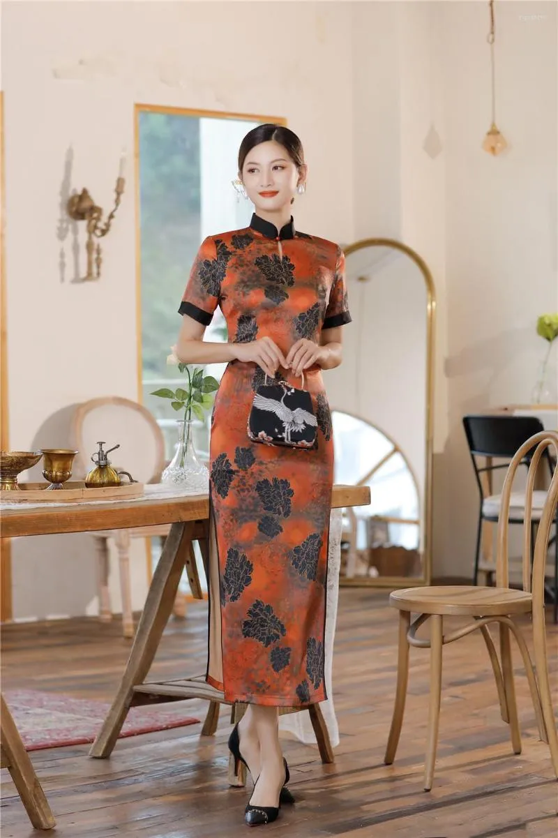 Ethnische Kleidung Shanghai Story 2022 Mandarin Kunstseide Langes Cheongam Schlüsselloch Qipao Kleid mit Split für Damen Kaffee M