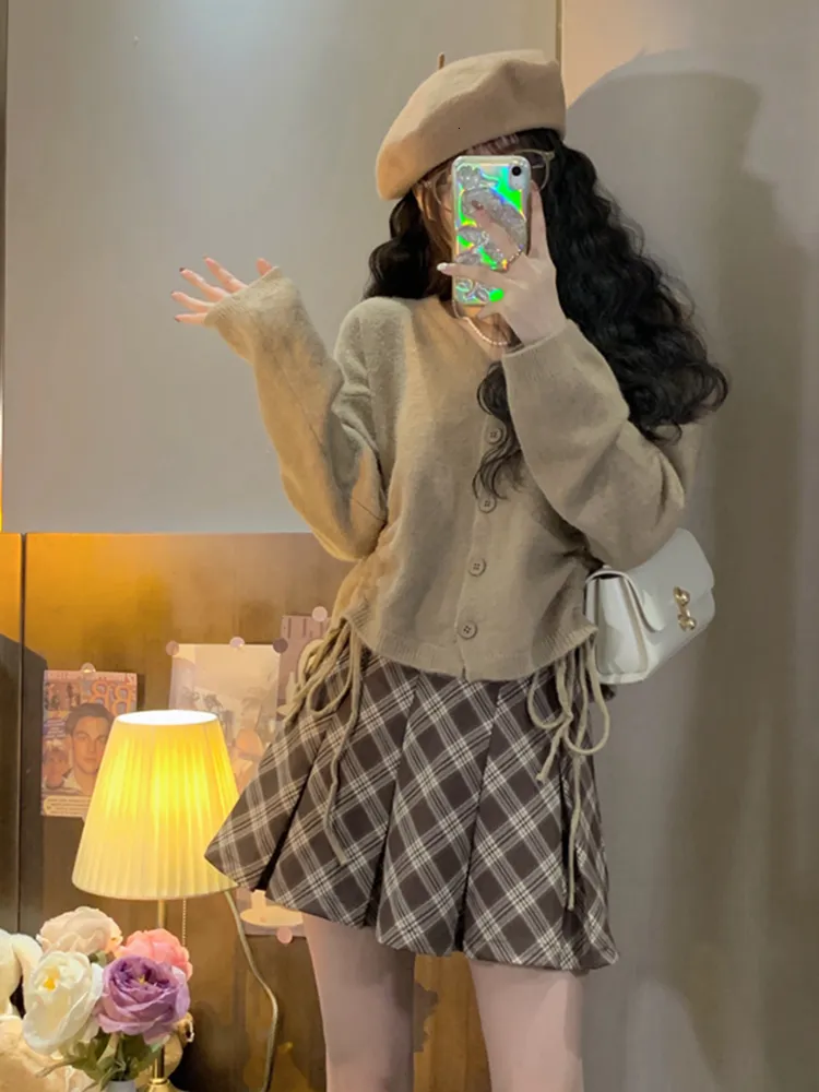 Two Piece Dress French Vintage Two Piece Set Women Draw String Solid V Neck Long Sleeve Knitted Pullovers Plaid Pleated Mini Female Slim Skirts 221123