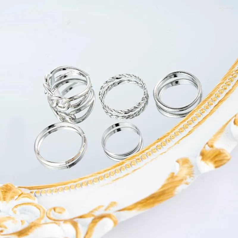 Pierścienie klastra 5PC/zestaw mody punkowy minimalistyczny zestaw pierścienia dla kobiet Bohemia vintage metalowa biżuteria na palec palec