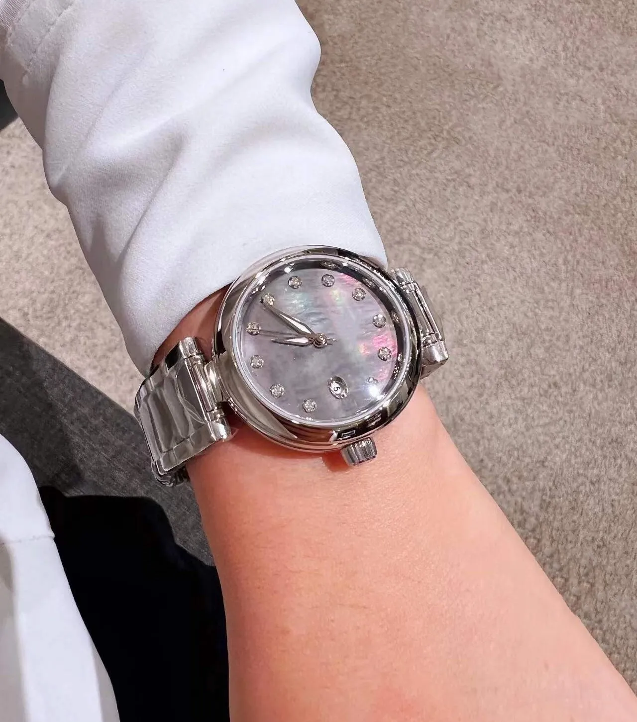 Klassische Damen-Armbanduhr aus Edelstahl, Quarz, dunkelgrau, Perlmutt, Zirkon-Uhr, Muschel-Zifferblatt, neue Kalenderuhren, geometrische Uhr, 34 mm