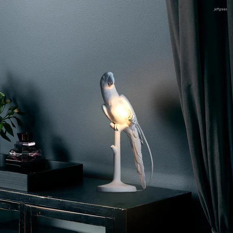 طاولة مصابيح Nordic Parrot Lamp غرفة المعيشة غرفة نوم دراسة سرير الأطفال الإبداعي الراتنج الموفر للطاقة الأبيض