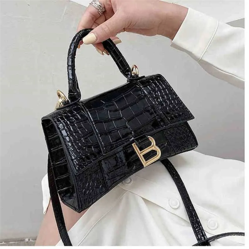 2022 spring and summer new sling Shoulder Messenger portable women's Bag MINI SQUARE bag women's small fragrance Outlet BFS5