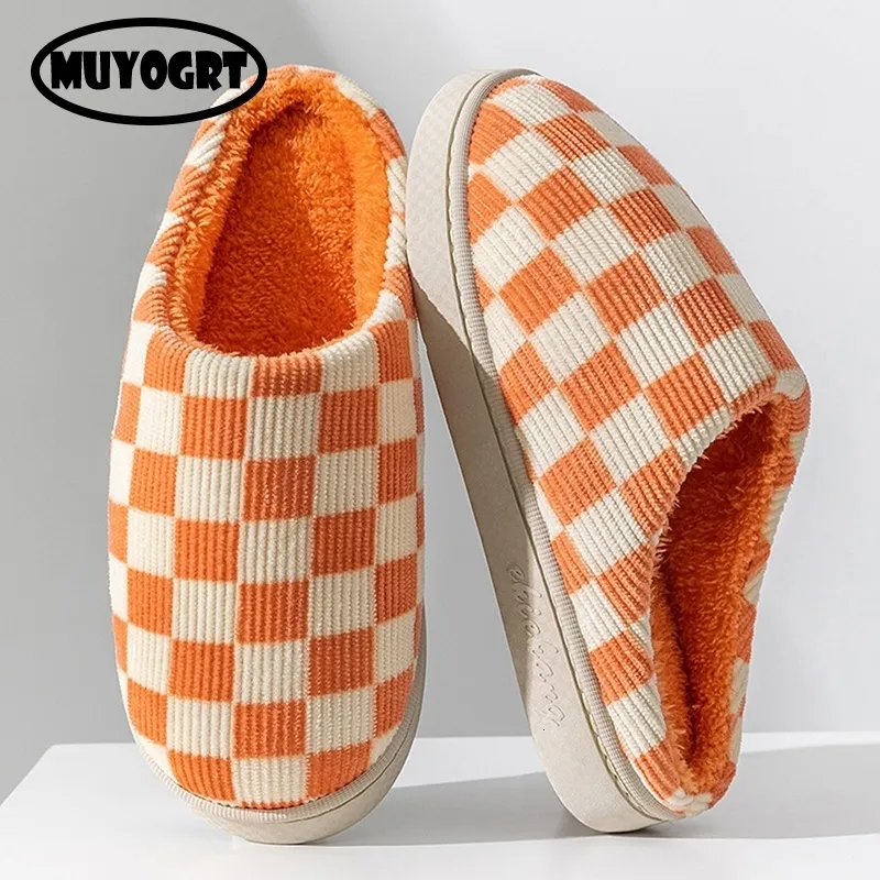 Chinelos de inverno feminino quente xadrez casa slides y2k checkerboard moda casal interior ins meninas pelúcia 221123