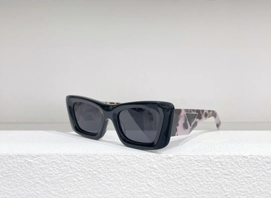 Polarizing Round Frame Sunglasses for Men and Women with  display picture 1