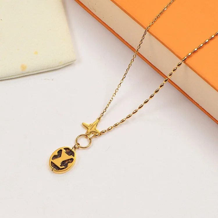 Qualité inoxydable ellipse lettre collier femmes en acier inoxydable couple pendentif bijoux Hangtag Saint Valentin cadeau pour petite amie accessoires