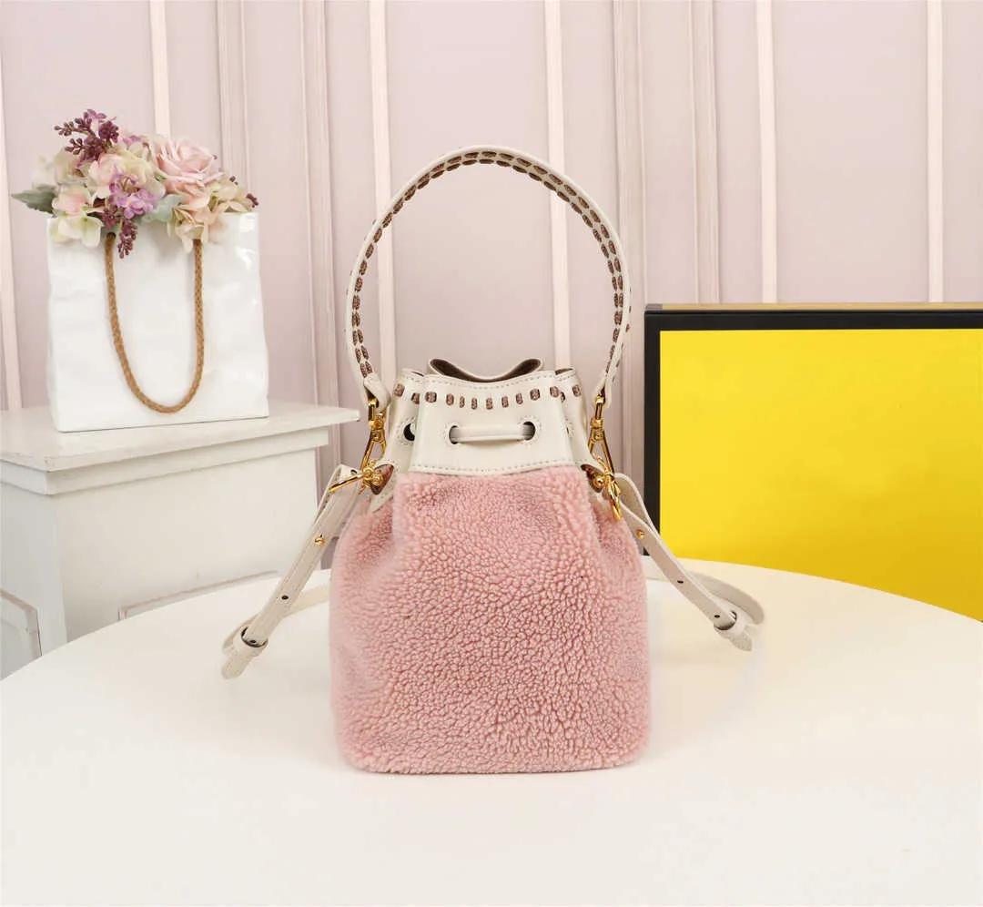 Kuzu Saç Kova Çantası Tasarımcı Kadın Çanta Lüks Büyük Kapasiteli Omuz Çantası Mektubu Tasarım Moda All Maç Pembe Messenger Çantalar Pochette