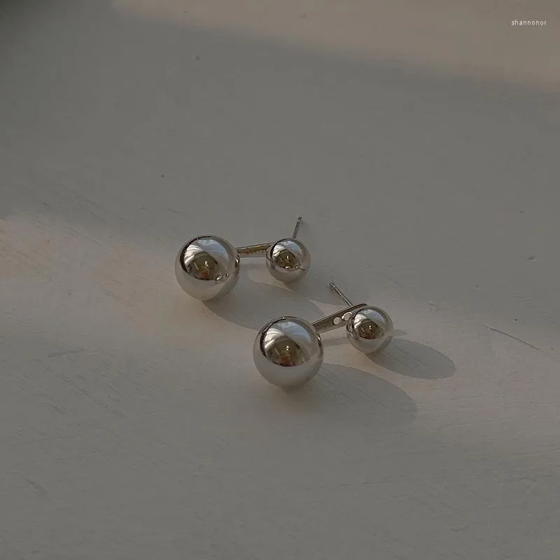 Boucles d'oreilles à tige Style Hong Kong minimaliste, une paire de clous d'oreilles boule en métal avec un tempérament atmosphérique Simple et polyvalent brillant