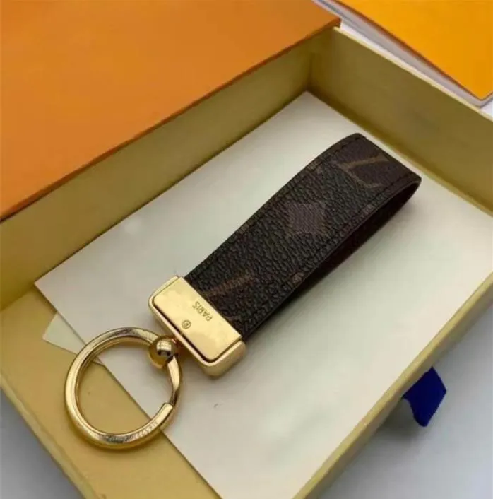 22SS Lovely Keychain Classic Exquisite Bag Parts Luxe Designer Car Keyring Letter Unisex Lanyard Gold Black Metal Kleine sieraden