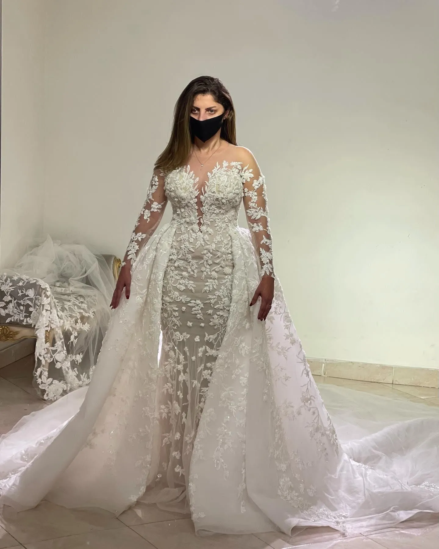 Illusion Langarm Mermaid Brautkleider mit abnehmbarem Zug Spitze Blumenstickerei Prinzessin Kirche Royal Brautkleider