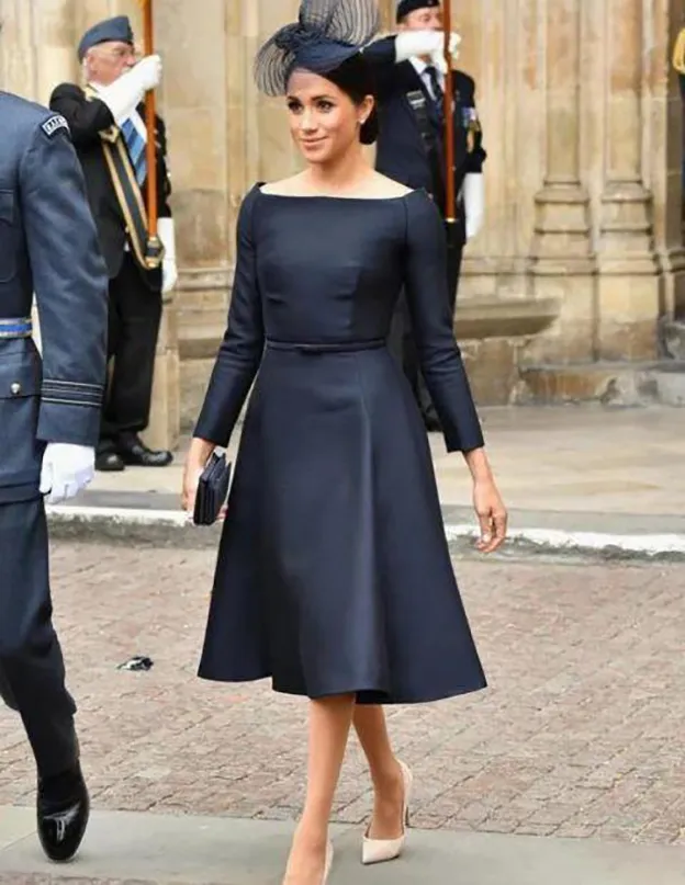 Meghan Markle Vestidos de celebridades azul marino oscuro Formal Una línea Mangas largas Fajas con lazo Bateau Vestidos de noche hechos a medida vintage